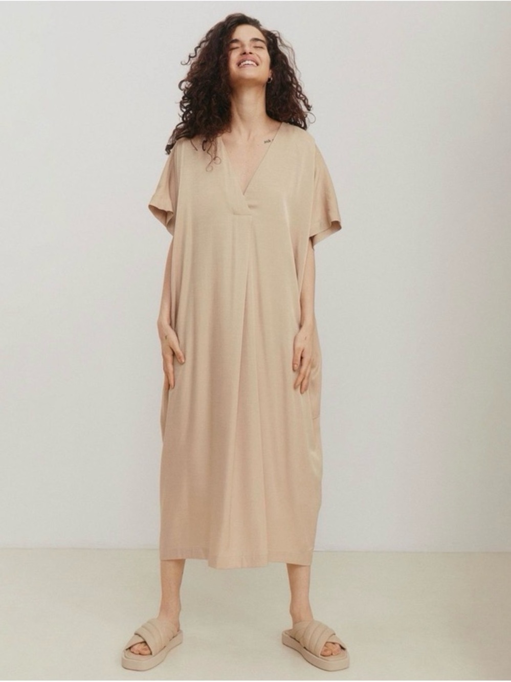 H&M Beige/Nude Satin Kaftan Oversized V-Neck Maxi Dress Size XS